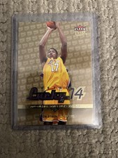 2006-07 Fleer Ultra - Retro Lucky 14 Andrew Bynum #180 Gold Medallion