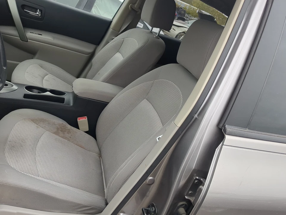 2011-2013 Nissan Rogue Driver Front Seat Oem VMWB2 - Image 2 of 2