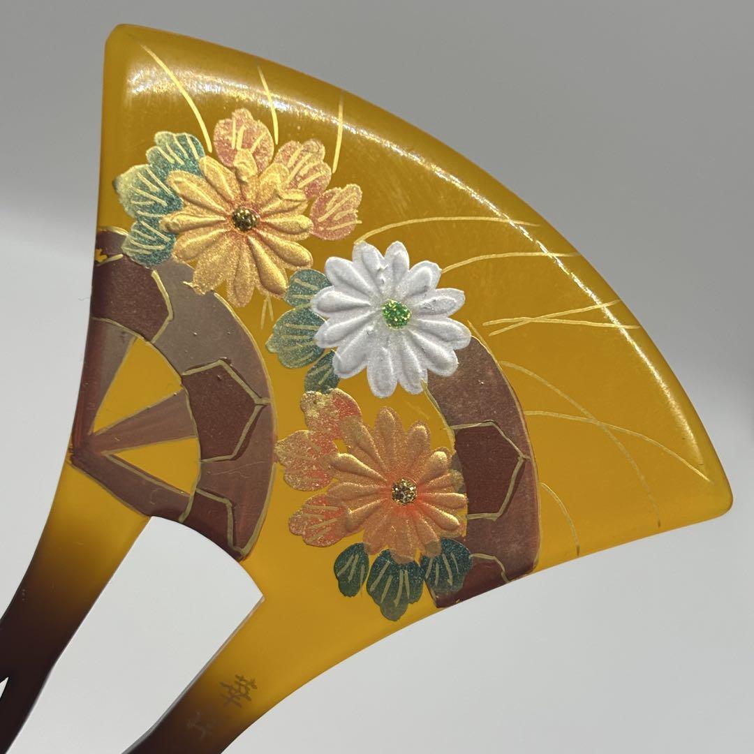 Hua Sho Gold Lacquer Chrysanthemum Kanzashi Hairpin for Weddings