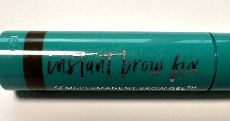 Thrive Causemetics Instant Brow Fix - Audrey - Gel de cejas semipermanente cosméticos Foto 2 de 4