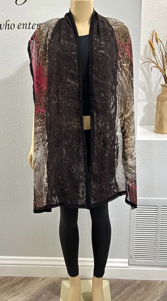 Xale cachecol Kashkha preto estampa de animais renda hijab 21” X 78” excelente estado usado - Imagem 2 de 4