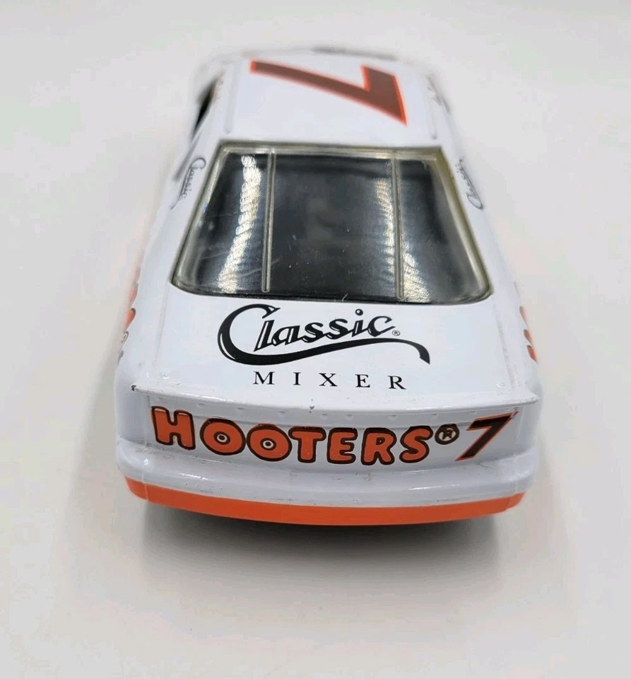 Coche diecast Alan Kulwicki #7 Hooters NASCAR 1:24 Racing Champions Foto 4 de 4
