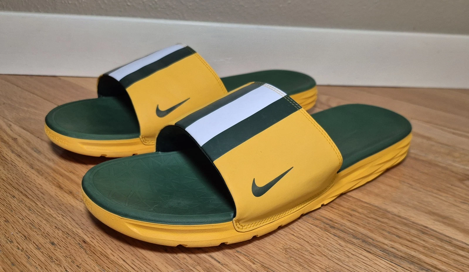 Scivoli Nike Green Bay Packers Solar Soft da uomo taglia 12 usati in ottime condizioni verde e giallo