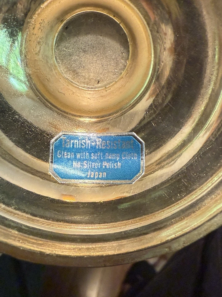 "Antigua coctelera de azúcar con forma de balaustre de placa plateada de 8,5"" de alto motivo floral" Foto 2 de 4