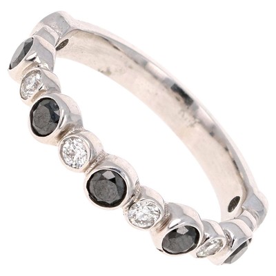 0,75 Karat Schwarz-Weiß Diamant Weißgold Band