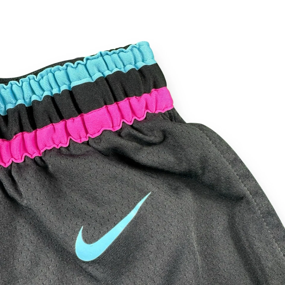 Шорты мужские Nike Engineered NBA Miami Heat Vice City Connect S (30) б/у в отличном состоянии - Изображение 4 из 4