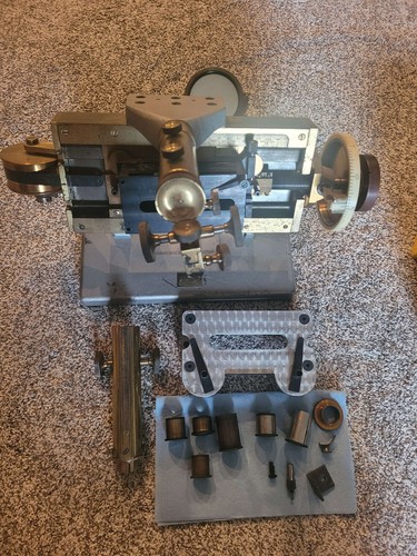 Antiguo Microscopio de Viaje Base de Latón y Hierro Modelo 3 con Objetivos 42+ lb - Imagen 3 de 15