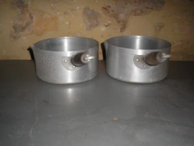 Anciennes casserolles en alu - Photo 1/4