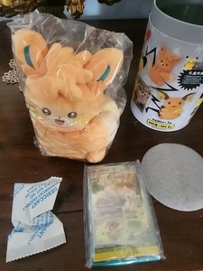 Pokémon Chinese TCG: Cheek-Rubbing Plush Toy Card Display Gift Box Pawmot
