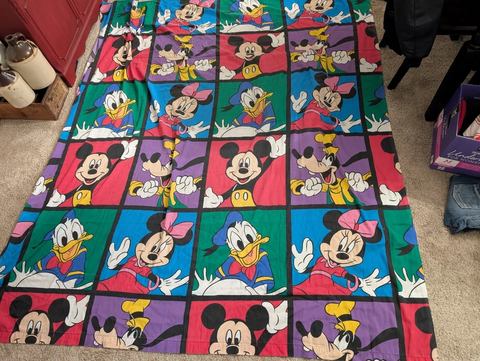 Sábana bajera plana y ajustable doble bloque de color Disney Mickey Mouse de colección con funda de almohada estándar Foto 2 de 4