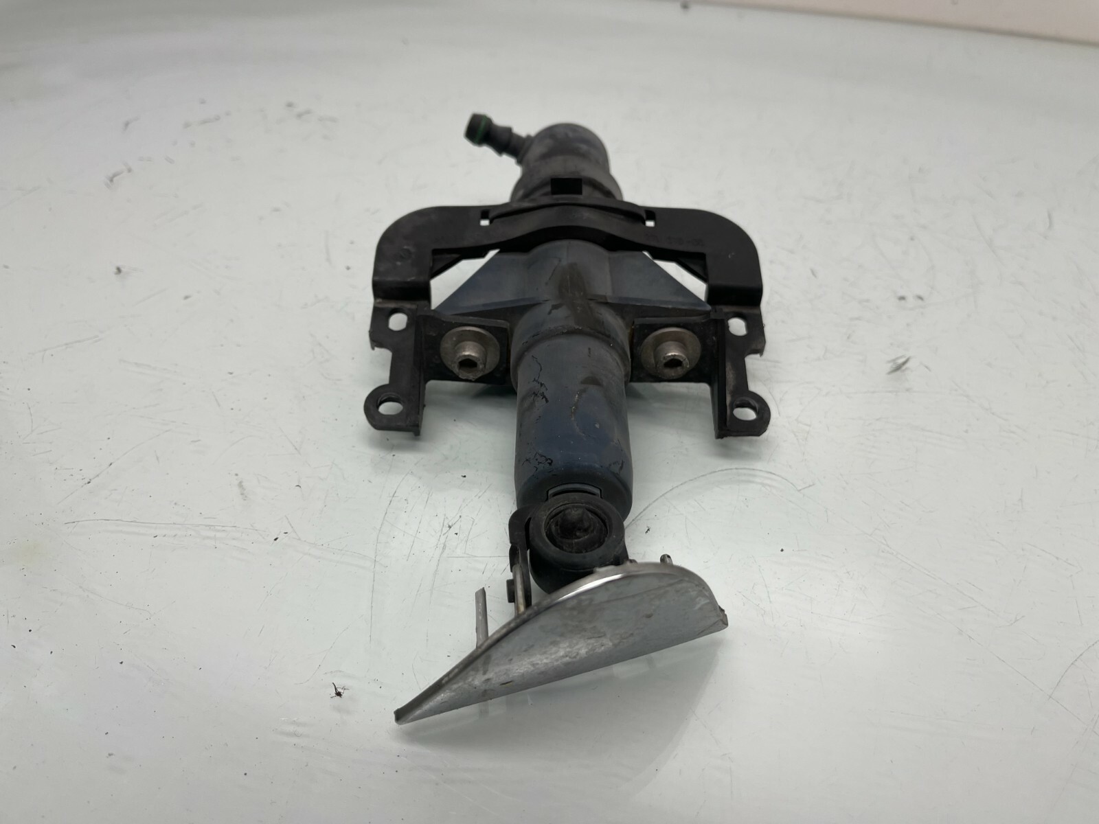 2007 Maserati Quattroporte LEFT HEAD LIGHT LAMP WASHER NOZZLE JET SPRAYER OEM
