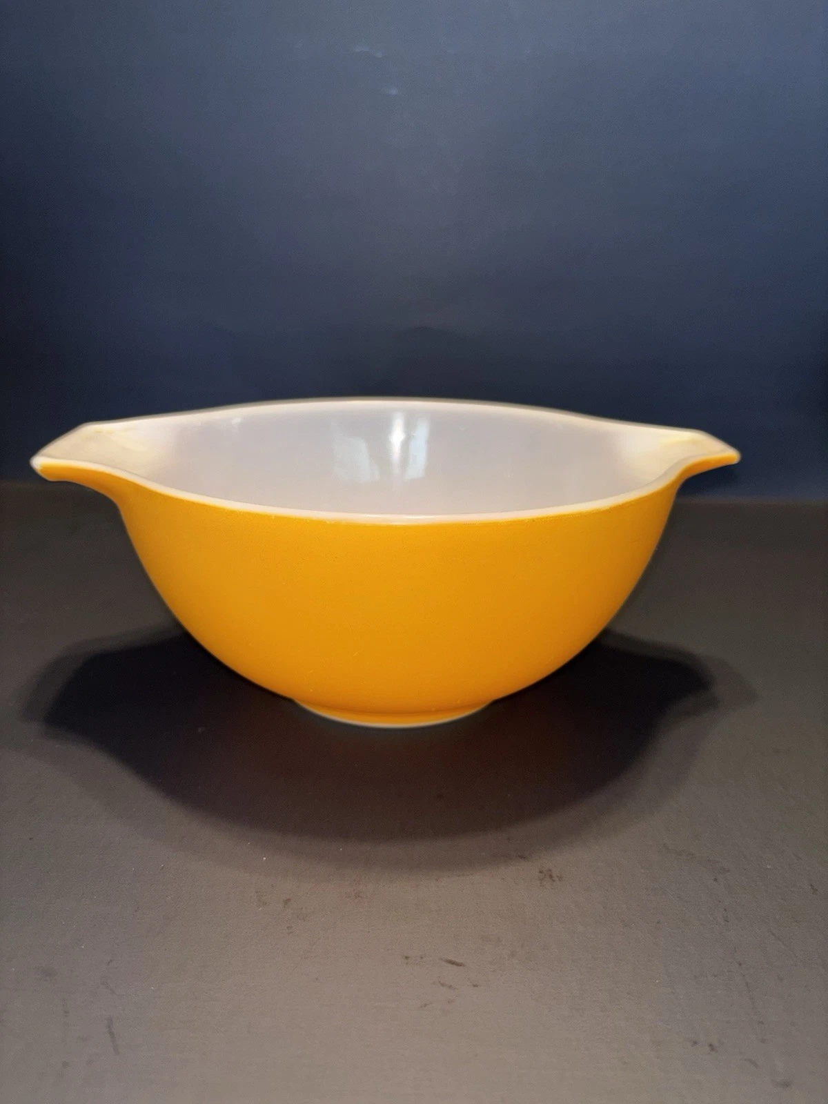 PYREX Yellow Glass Mixing Bowl 2 1/2 qt no lid