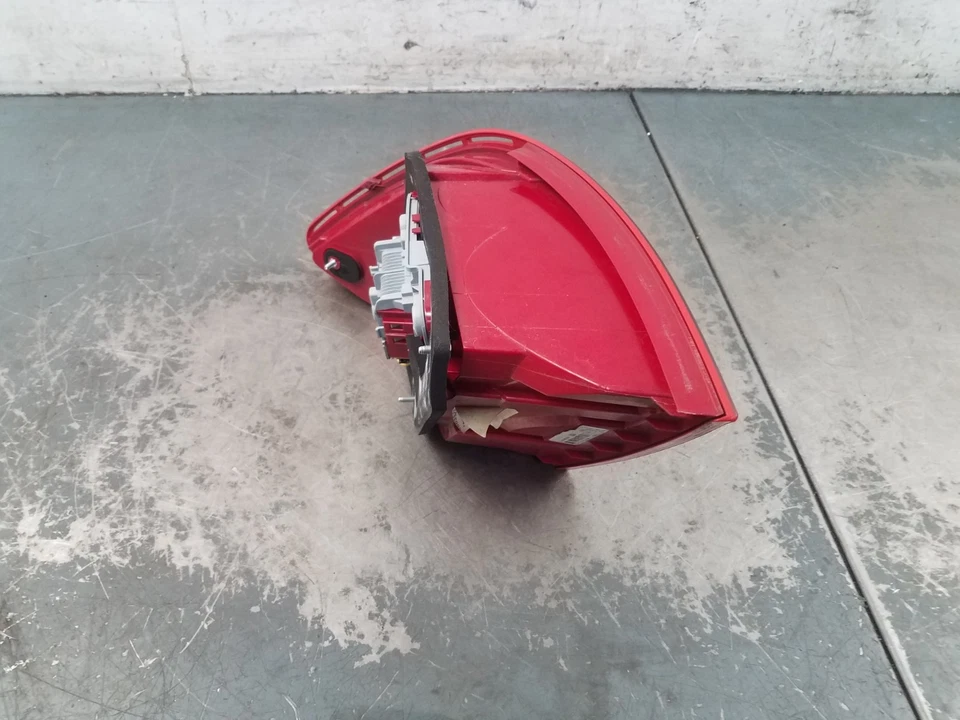 2012 Mercedes Benz AMG C 63 Left Driver Tail Light #0967 G4 — 第 2/4 张图片
