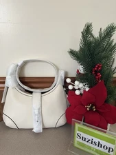 Coach Originals Hamptons Hobo Bag Smooth leather Chalk CW642