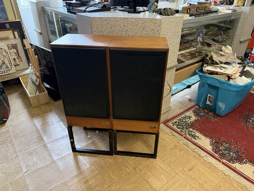 AR - 11 Speakers - Very Fine