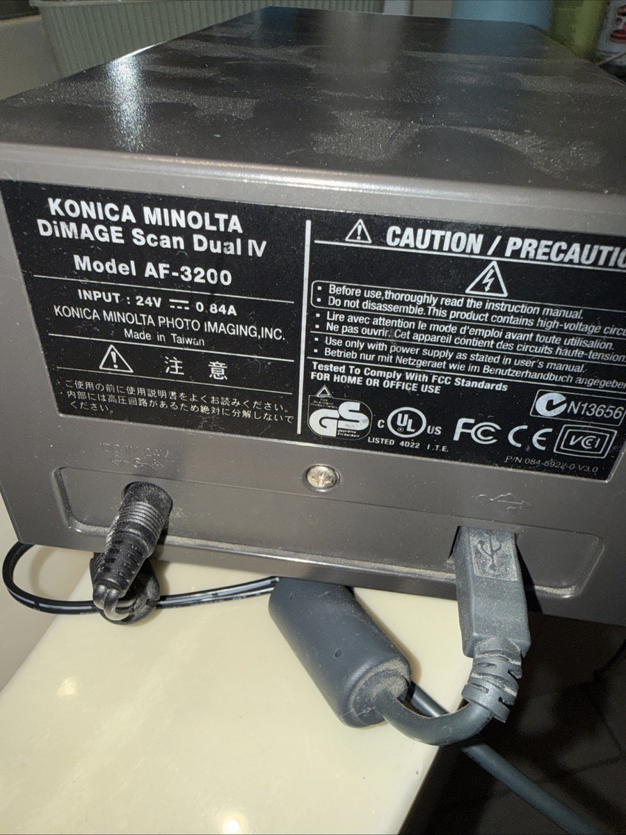Konica Minolta Dimage Scan Dual IV AF-3200 - 35mm & Medium Format