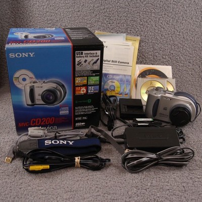 Sony CD Mavica MVC-CD200 Digital Camera 2.1MP 3x Optical Zoom CD-R/W -Works