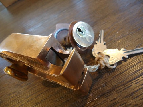 HORSESHOE DOOR LOCK / HORSE SHOE LOCK Co. N.Y. / VTG.,RARE & ODD GEM - Picture 8 of 10