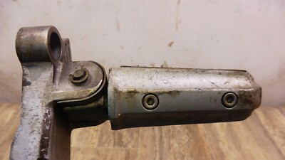 1985 Kawasaki ZX900 Ninja K238-1) right rear foot peg mount