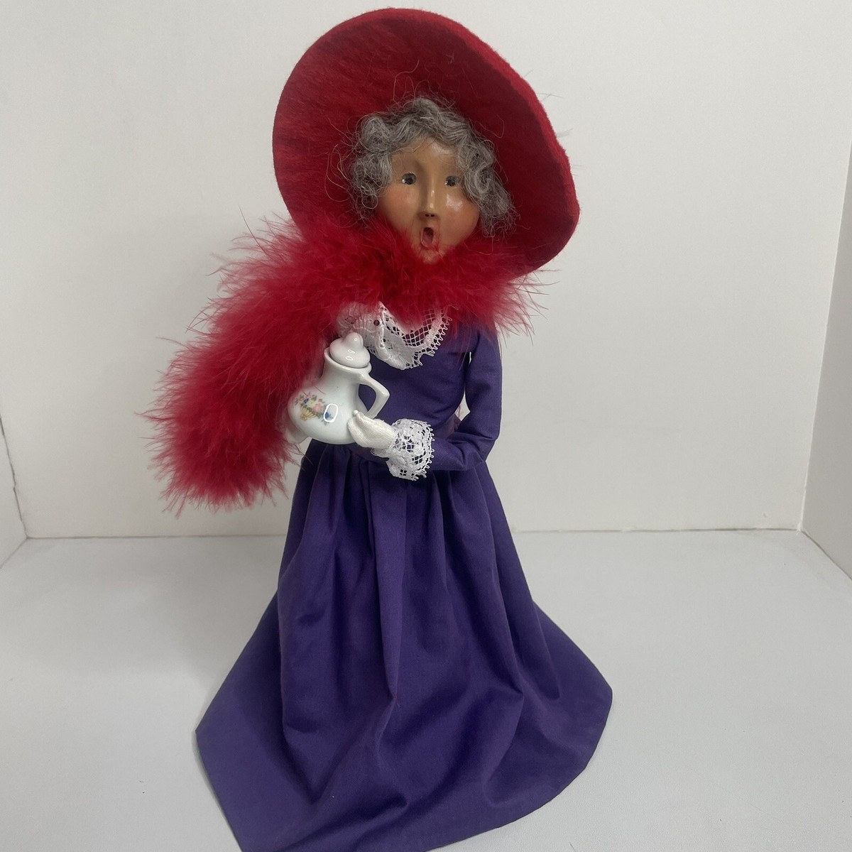 Byers Choice Red Hat Society 2004 Sit/Stand Lady