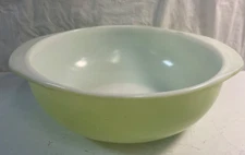 Vintage Pyrex 024 2 QT Green Milk Glass Ovenware Handled Dish 8.75” Round