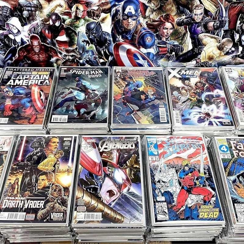 MARVEL & DC Comics 25-Piece Premium Comic Book Lot