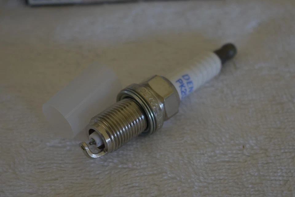 Juego de 6 bujías de rendimiento de doble punta de titanio platino DENSO TT # PK20TT Foto 2 de 2