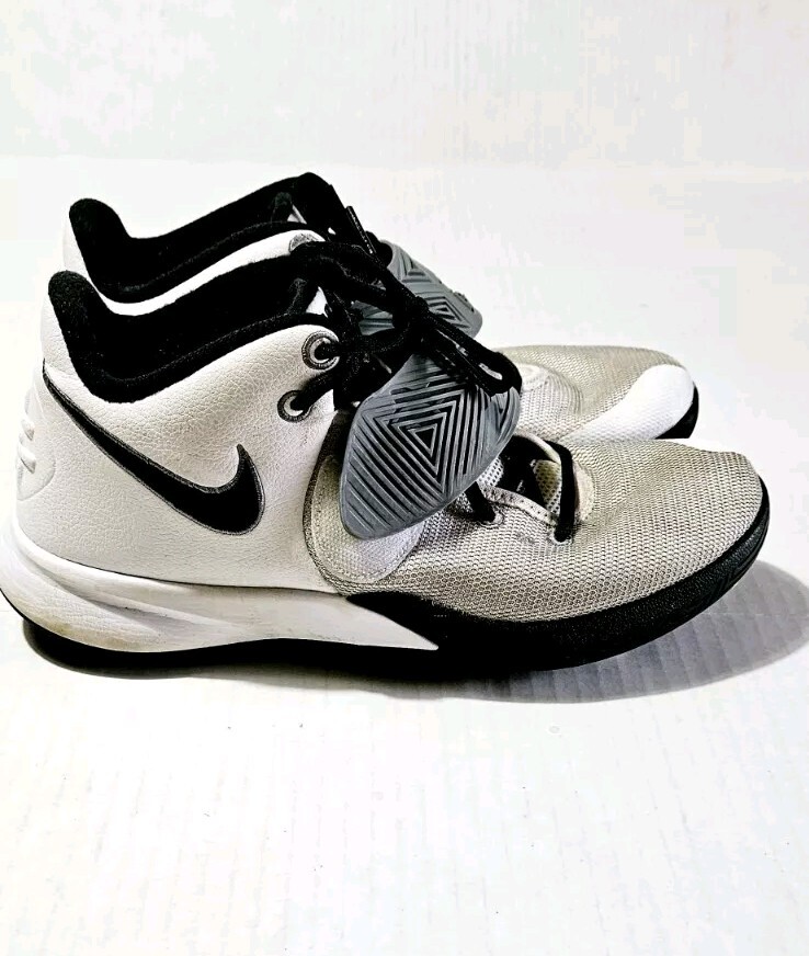 シューズ(男性用) NIKE Kyrie Flytrap 3 EP 30cm Amazon.com | Nike Kyrie Flytrap III PS Boys Shoes Size 10.5