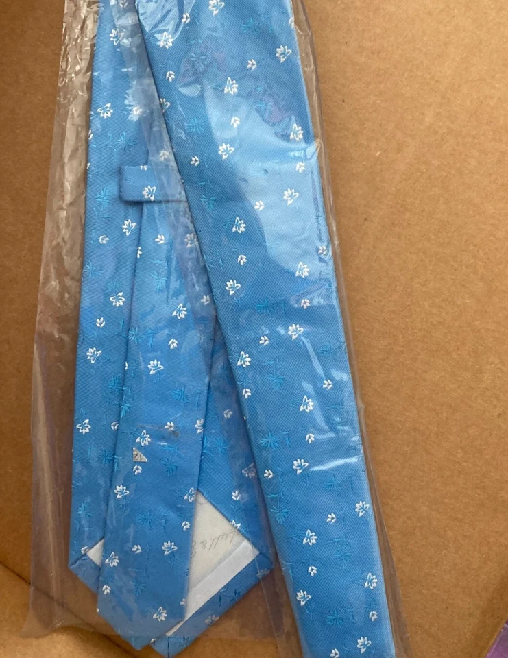 Corbata de seda azul claro Turnbull & Asser floral manchada Foto 2 de 3