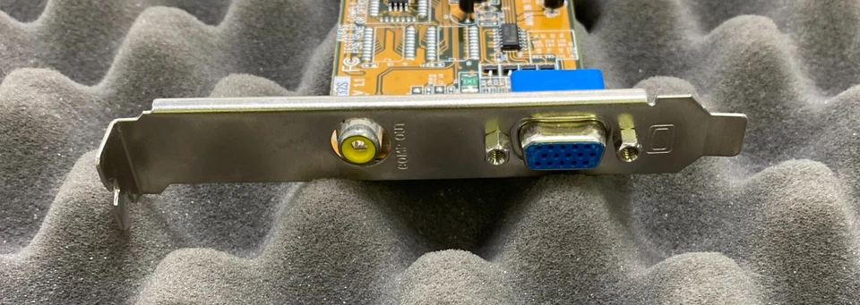 32MB Gigabyte AV32S REV 1.1 VGA / COMP OUT AGP Graphics Video Card - Image 3 of 4