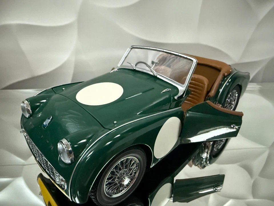 Kyosho 1:18 Triumph TR3A Racing Plain Deco No. 08032GY - Image 2 of 4