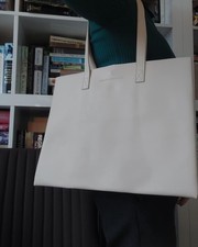 Borsa tote vegan in pelle - Tesoro di Straightforward 34x42 cm sabbia/beige