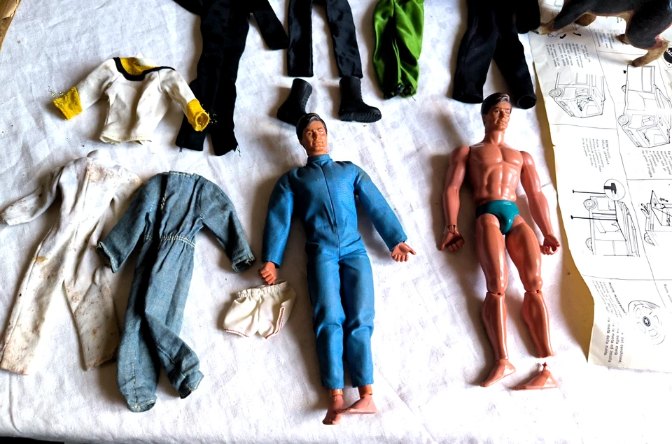 LOTTO 2 BIG JIM COMMANDER + VESTITI+ ACCESSORI  - Immagine 2 di 4