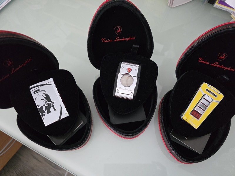 Lamborghini Il Toro + Aero Single Jet Butane Cigar Lighter + Cigar Cutter