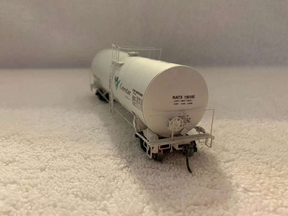 Intermountain #47808-11 HO Scale Cerestar 19,600 Gallon Tank Car #190185 - Image 4 of 4