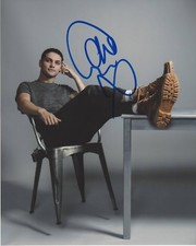 ACTOR AUGUSTO AGUILERA SIGNED AUTHENTIC 'THE PREDATOR' 8X10 PHOTO A w/COA PROOF