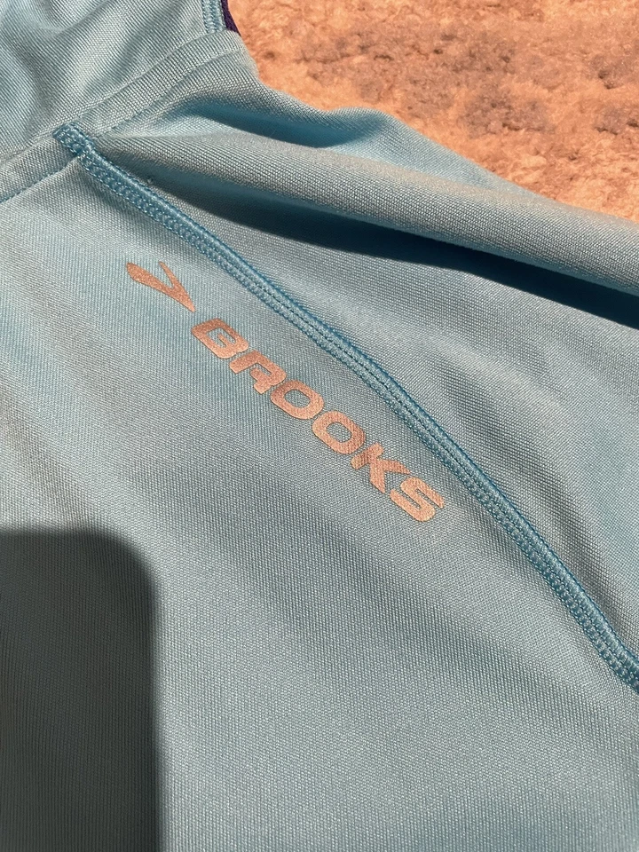 Pullover Brooks Equilibrium Tech para mujer media cremallera manga larga pequeño azul/azul Foto 2 de 4