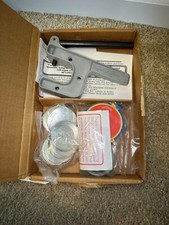 BADGE A MINIT BUTTON/BADGE MAKER