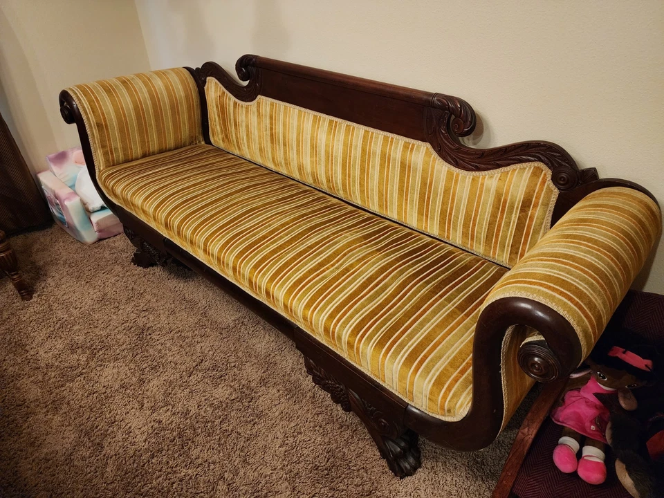 Antiguo sofá federal crin de caballo c. 1840 retapizado años 60, tallado cerezo Foto 2 de 3