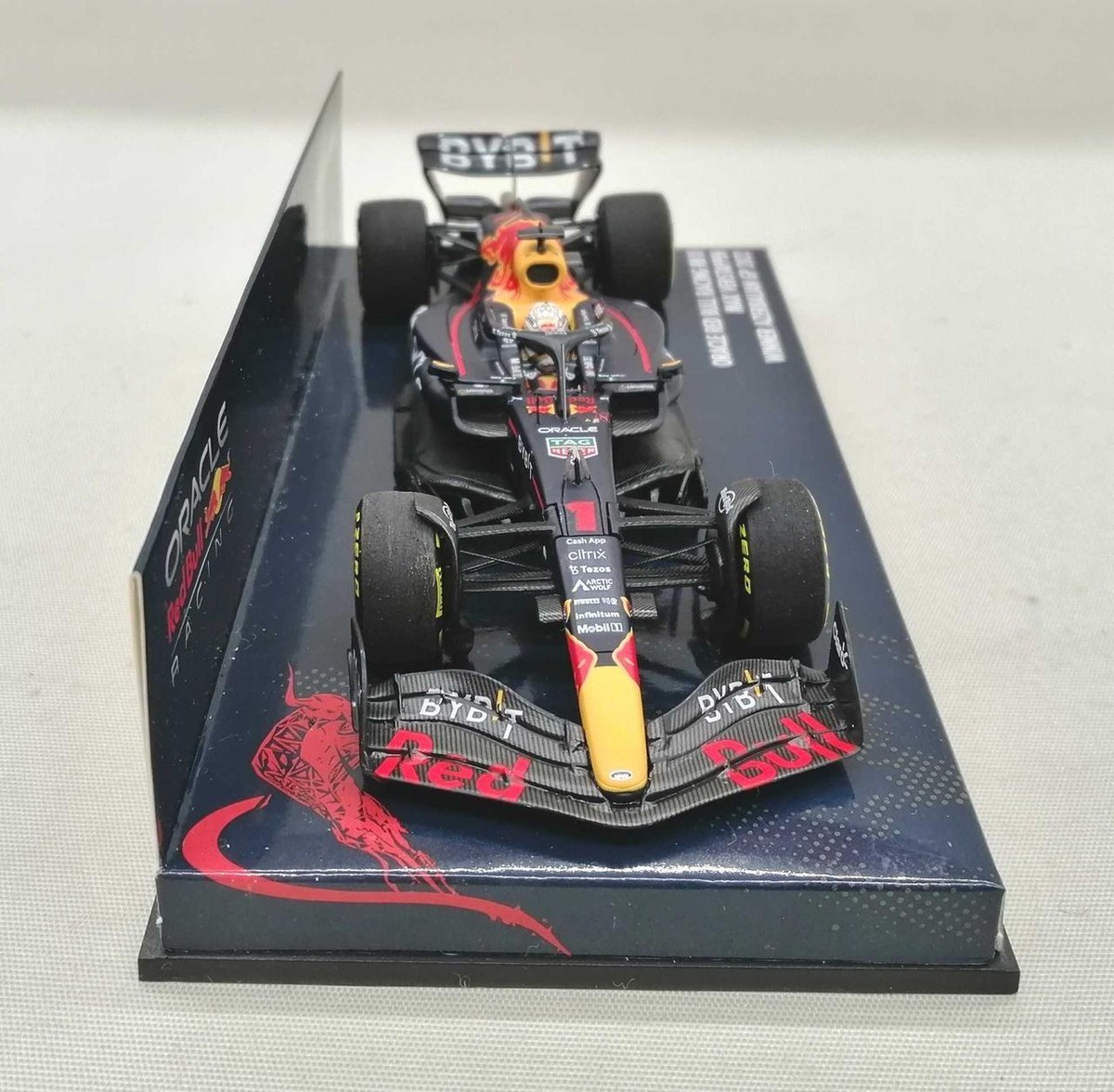 ミニカー MINICHAMPS Oracle Red Bull Racing RB18 Amazon.com: Minichamps 1:18th Oracle Red Bull Racing #11