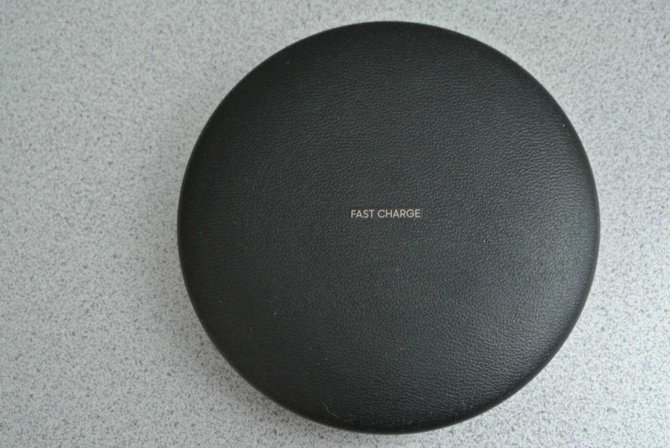 Samsung Fast Charge EP-PG950 Convertible Wireless Charging Pad - Black - Image 2 of 4