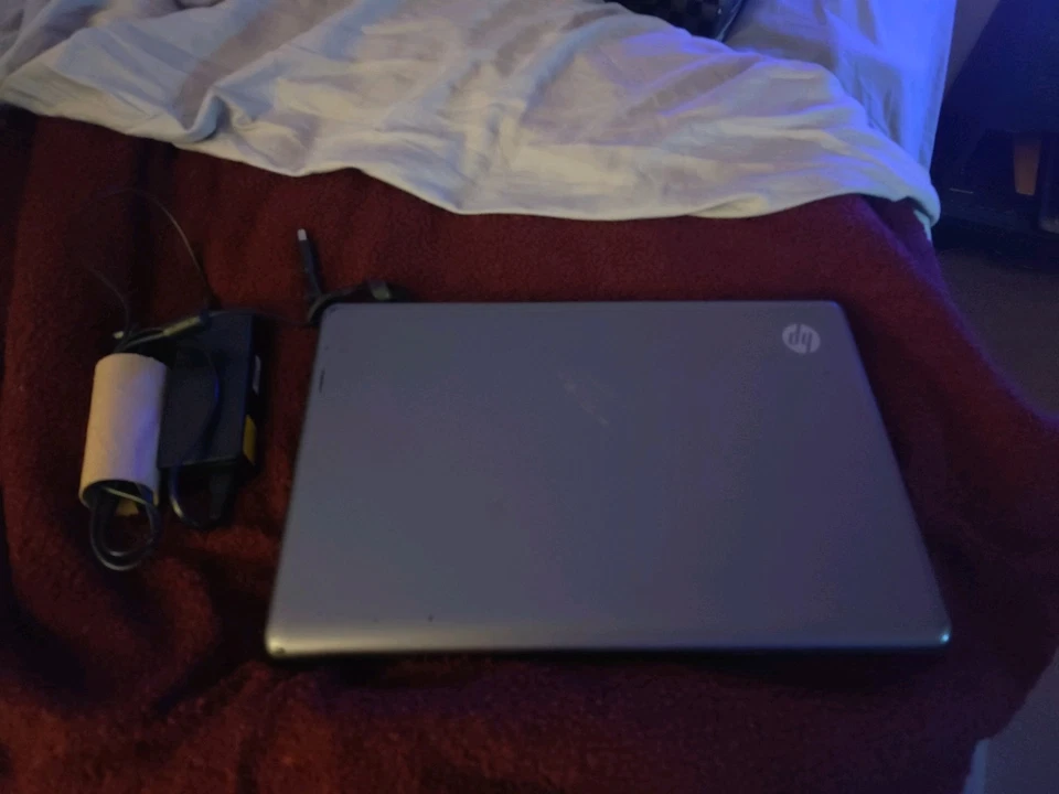 Portátil PC HP 2000-369wm 15,6" Windows 7 Home Premium 4 GB 320 GB HDD Foto 2 de 4