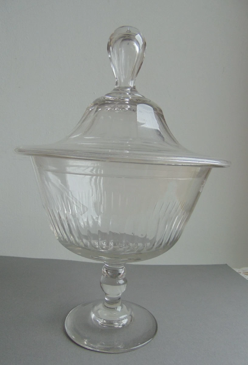 Ancien Drageoir En Verre Blanc Sur Pied, Couvercle Inclus, Style Rétro