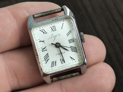 Damenarmbanduhr LUCH Lady Soviet Mechanical Vintage muss restauriert werden!