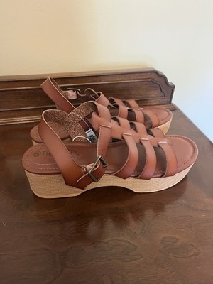 NWT Falls Creek Erica Women 10 M Brown Platform Cage Buckle  display picture 1