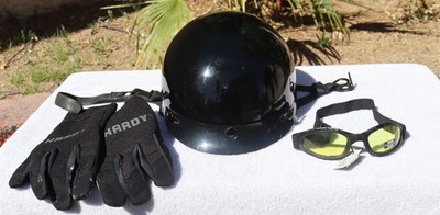Daytona DOT Skull Cap Motorcycle Helmet Glossy Black Large Gloves & Shades