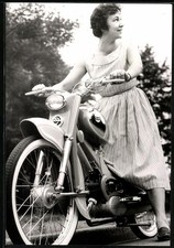 Fotografie Motorrad Miele 98ccm mit Sachs Motor, Hausfrau im Sommerkleid auf LK 