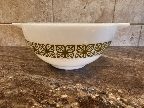 Pyrex Round Flower Verde Mixing Cinderella Bowl 1.5 Quart #442 White Green Vtg