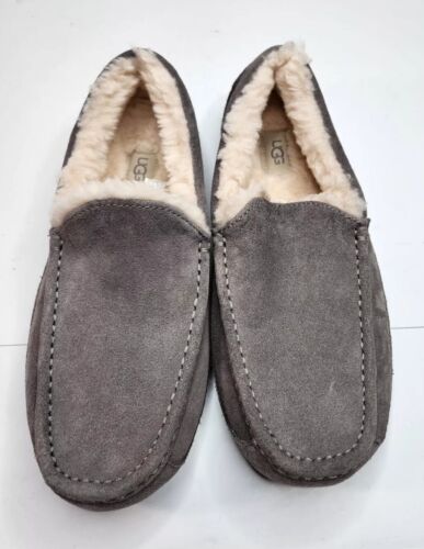 UGG Ascot Men's Size 11 Gray Suede Sheepskin Slipper Loafers  - Photo 1/16