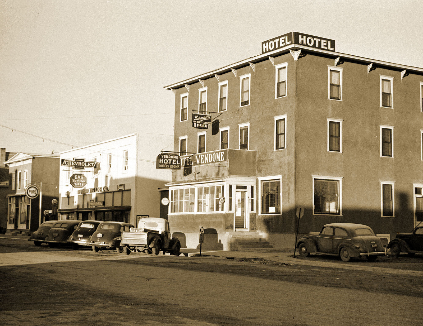 1940 Hotel Vendome, Rolla, North Dakota Vintage Old Photo 8.5" x 11